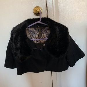 Women cape jacket with faux fur